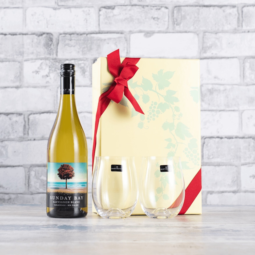 New Zealand Sauvignon & Glasses Gift Set 